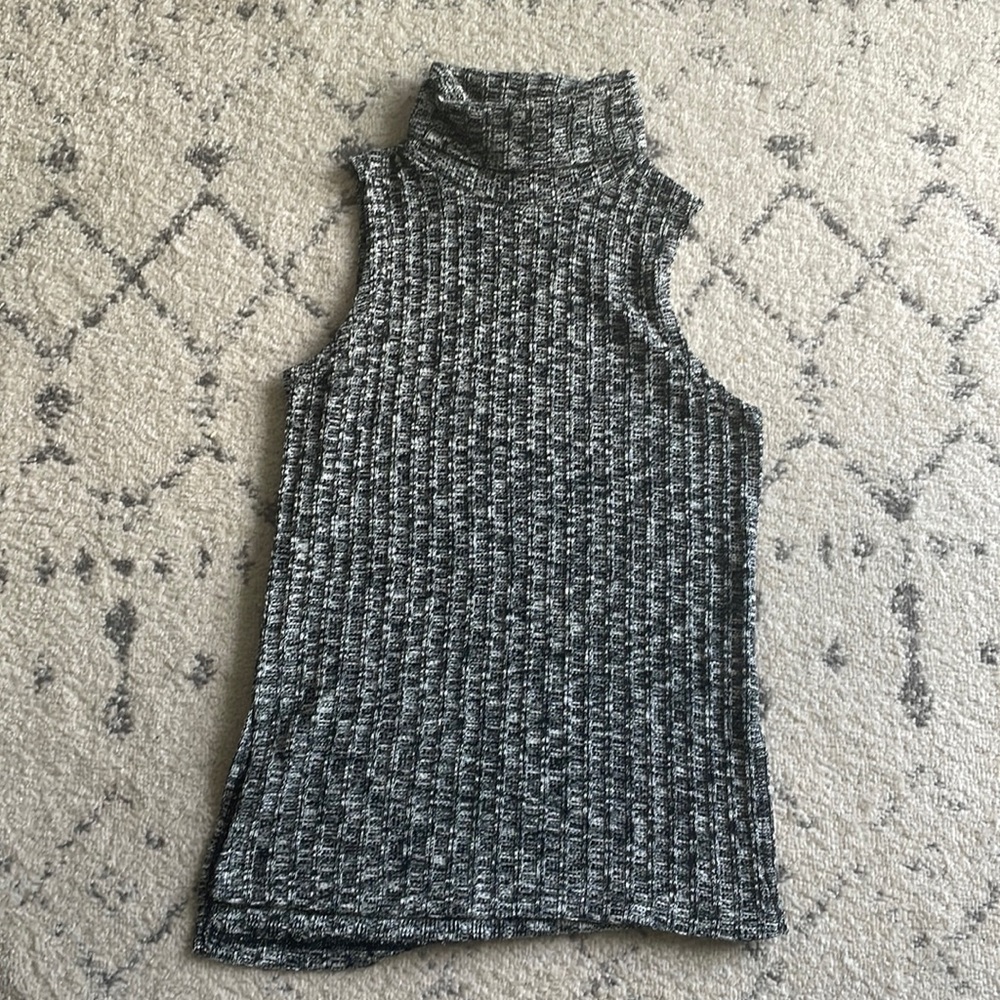 M boutique short sleeve turtle neck